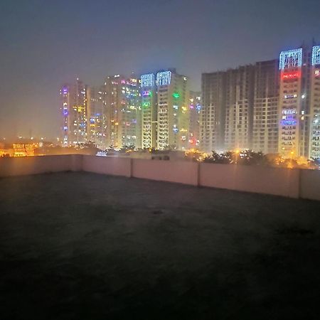 الشقق الفندقية نويدا الكبرىفي  Yog Bhawan المظهر الخارجي الصورة