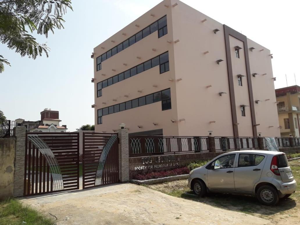الشقق الفندقية نويدا الكبرىفي  Yog Bhawan المظهر الخارجي الصورة
