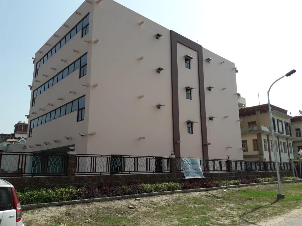 الشقق الفندقية نويدا الكبرىفي  Yog Bhawan المظهر الخارجي الصورة